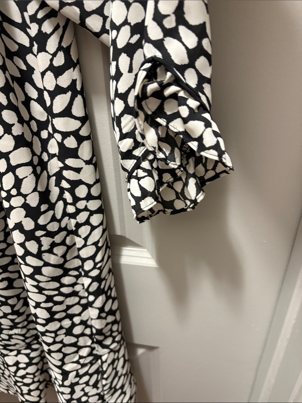 Who What Wear Black and White Long-Sleeve Ruffle Hem Dress - Picture 4 of 7